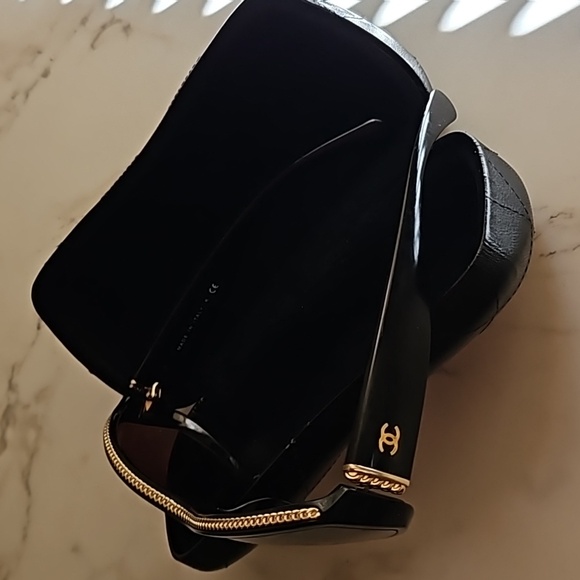 Sunglasses - Picture 4 of 5